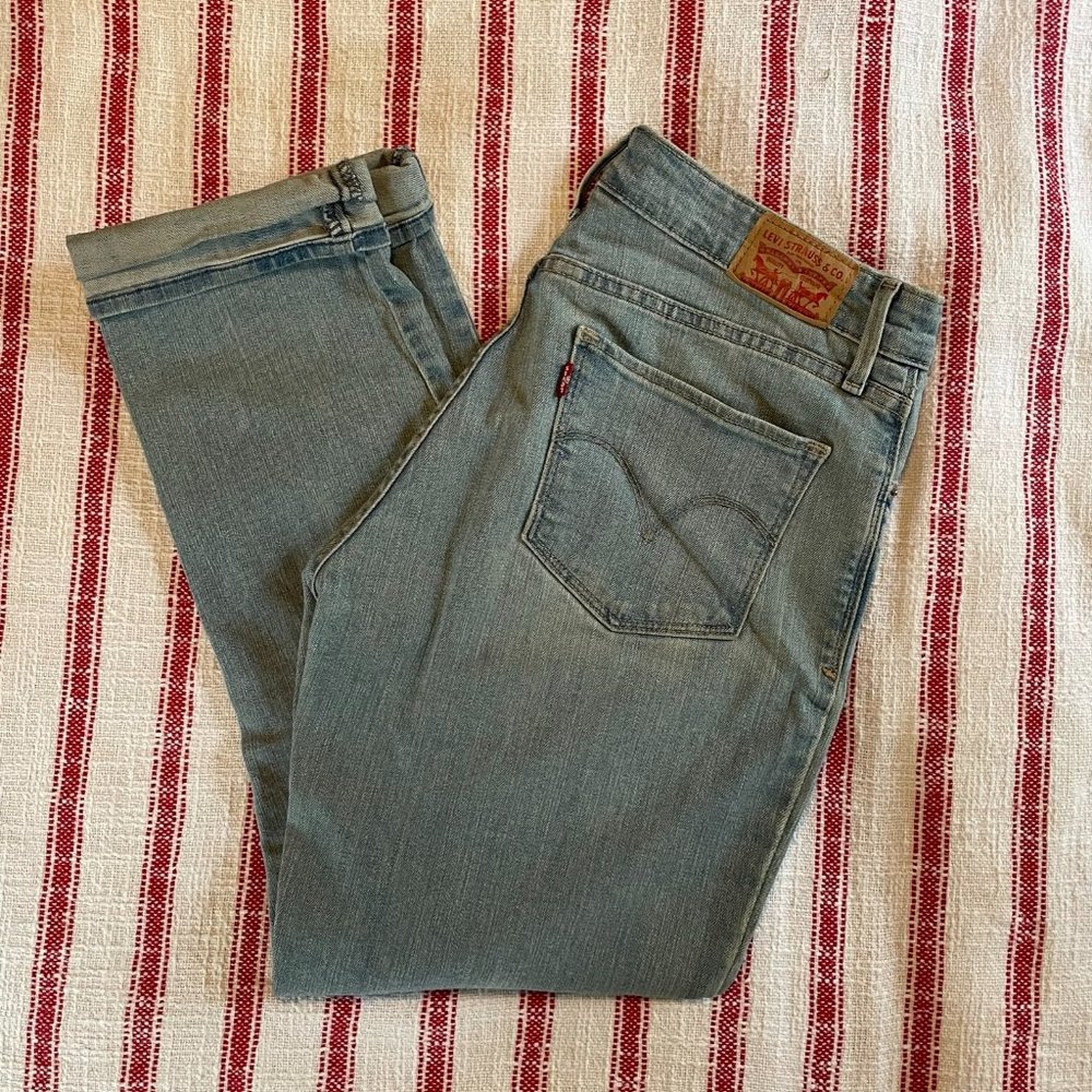 Levis Mid-Rise Jeans